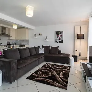 Luxury Penthouse With 3 Balconies -2 Bedrooms -petrus View & Parking Appartement Luxemburg